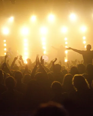 Club 90s: Heated Rivalry Night